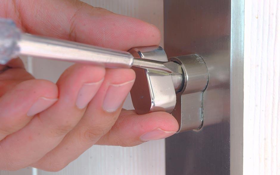 spécifiques serrure porte blindee Fontenay-le-Fleury